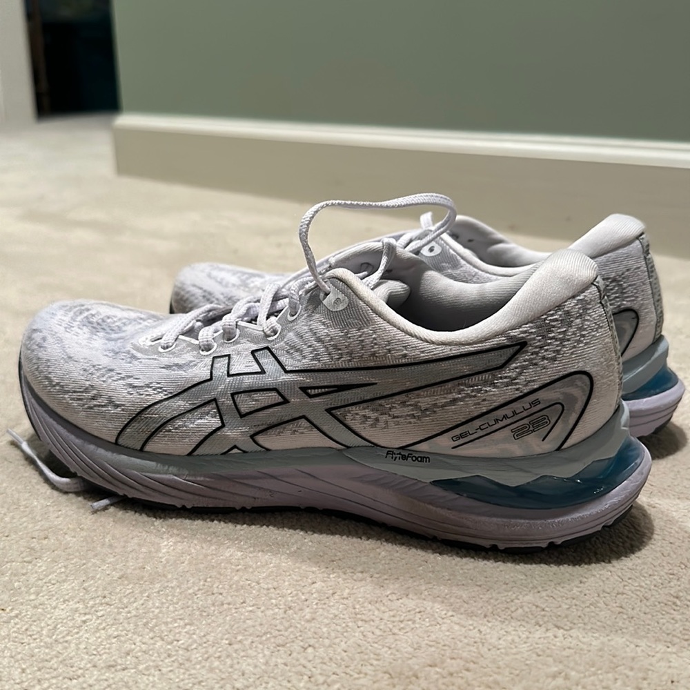 Asics Gel Cumulus 23 White Black Running Shoes